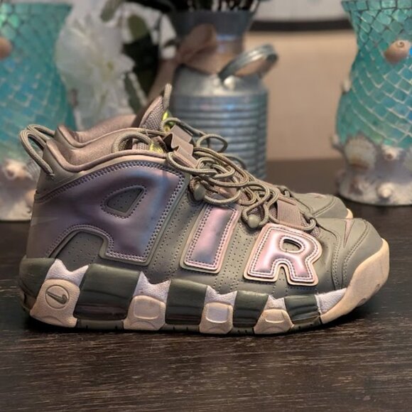 S9 NIKE VY AIR Up-tempo Iridescent #917593-001 - Picture 1 of 11